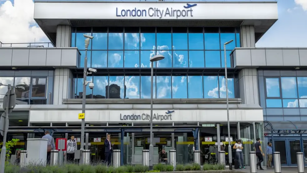 local cars london provide Chiswick to London City airport transfers