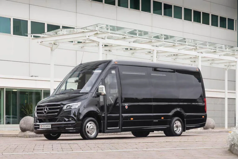 local cars london provide best Chiswick Minibus Services