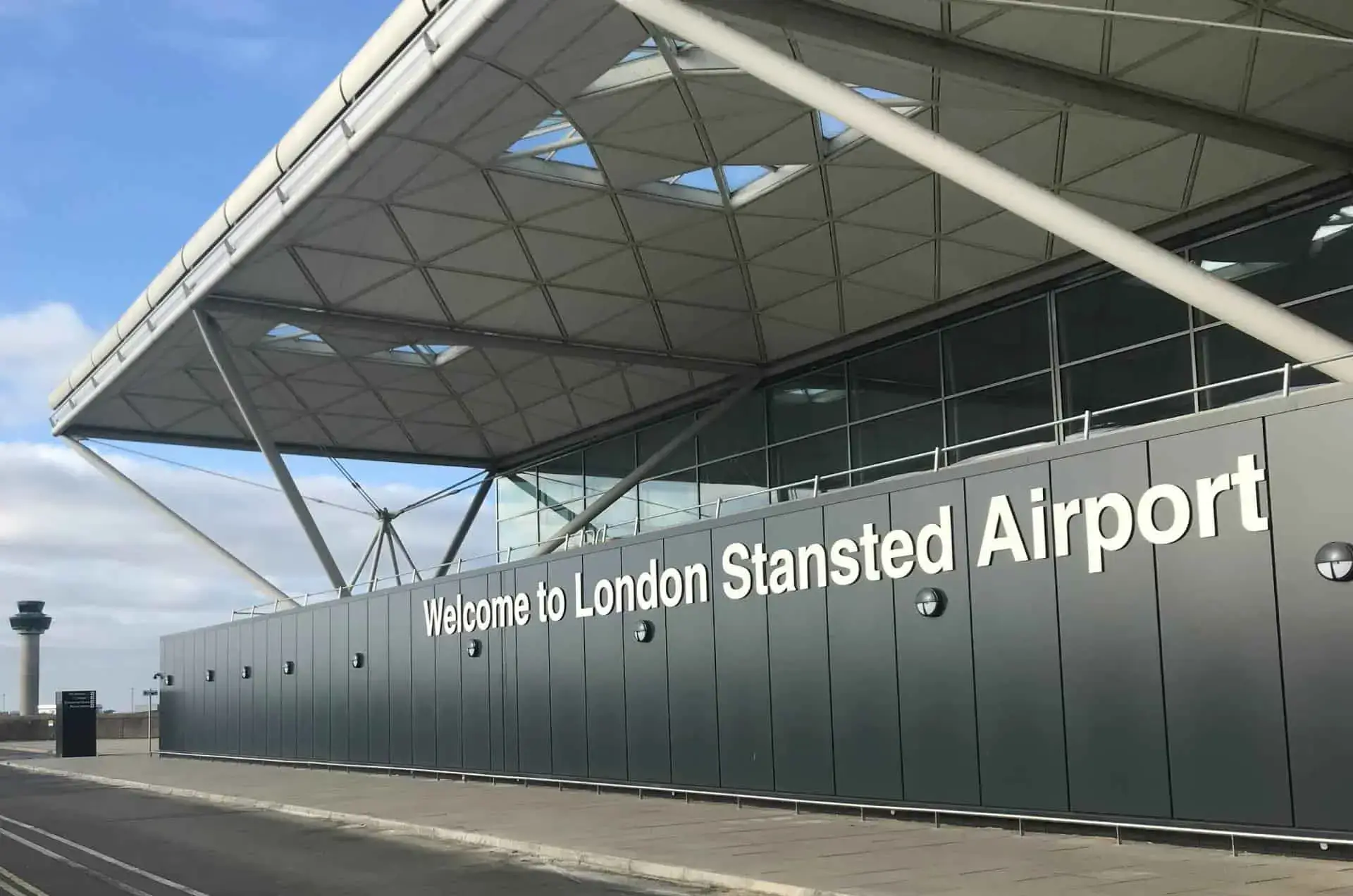 local cars london provide Chiswick to Stansted Airport Transfers